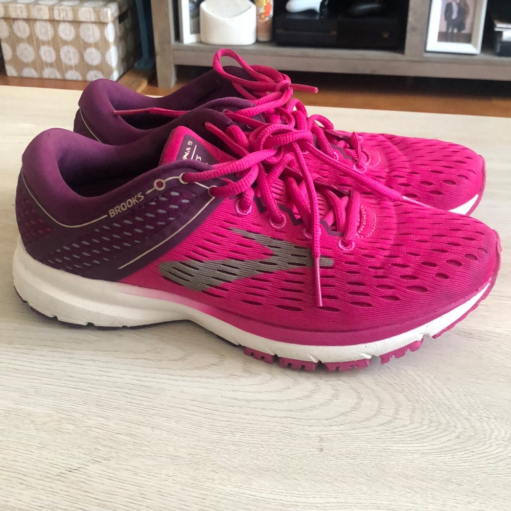 Lightly worn Brooks Ravenna women’s 9 in pink